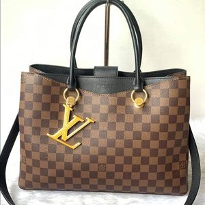 Meet your Posher, Corrine